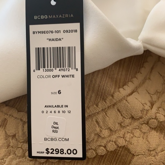 BCBGMAXAZRIA Off Shoulder Jumpsuit Size 6 - Picture 5 of 6